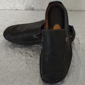 Born black leather slides. Excellent condition!
